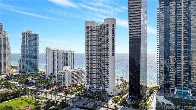 Building Photo - 17201 Collins Ave