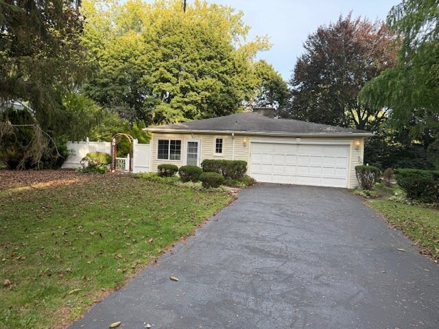 Attached 2 car garage - 74 Clearview Dr