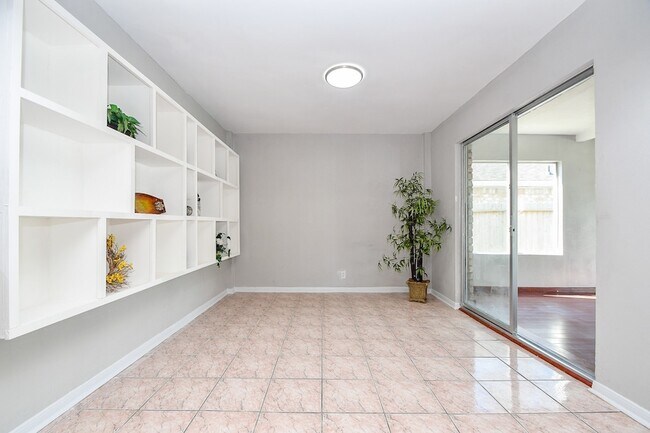 Building Photo - 11414 Chariot Dr