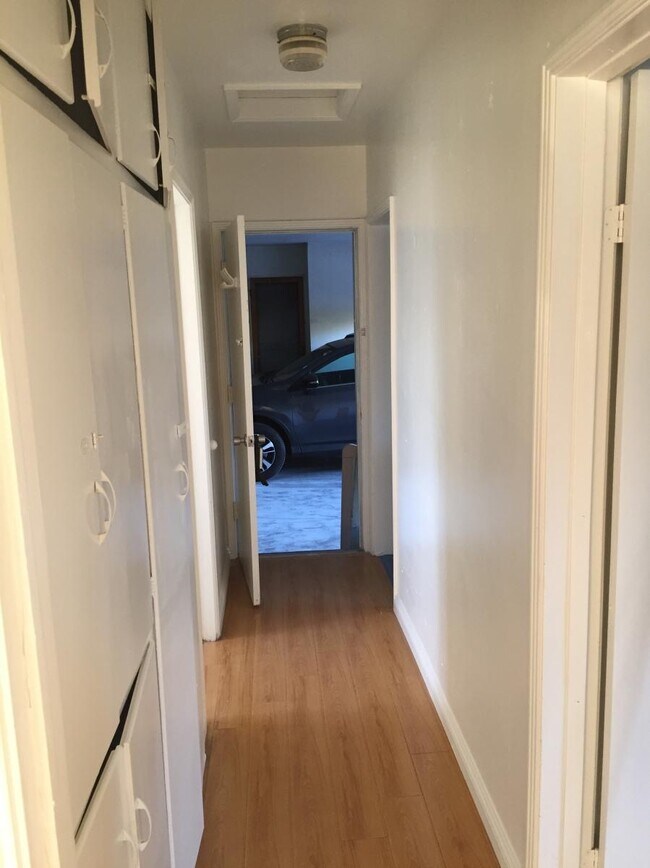 Building Photo - 515 N Nicholson Ave