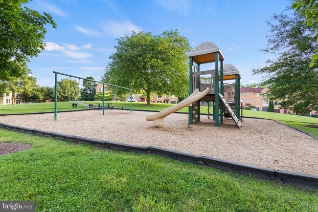 Building Photo - 6608 Beach Dr