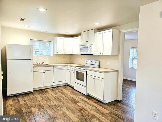 Building Photo - 143 Mitscher Rd