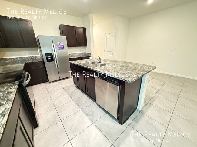 Building Photo - 5338 Dragonfly Dr