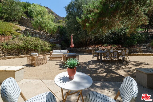 Building Photo - 7972 Mulholland Dr