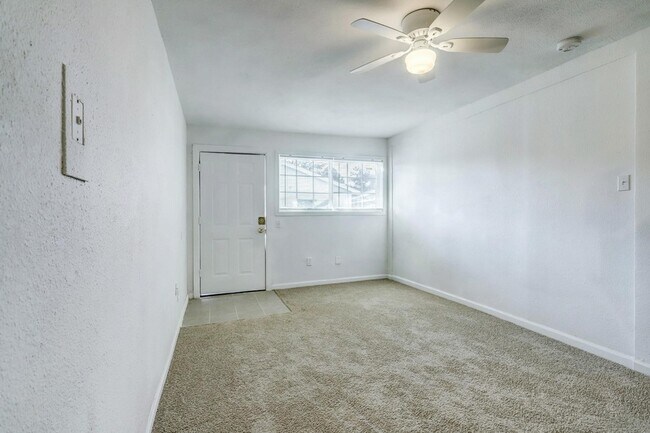 Building Photo - 3823 Lydia St