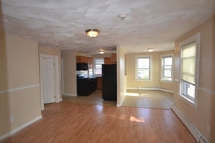 Building Photo - 19 Spruce St