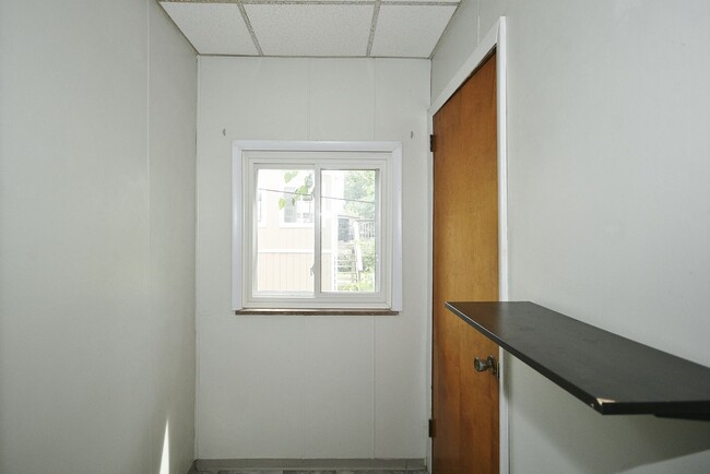 Building Photo - 1349 Main St