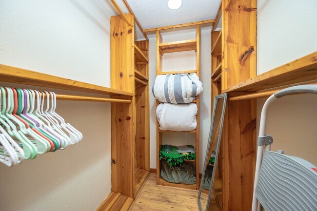 Building Photo - 302 Palm Dr