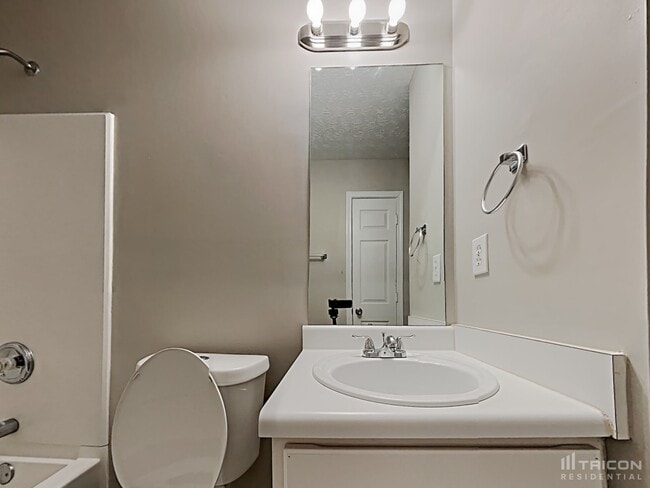 Building Photo - 563 Fielding Ct