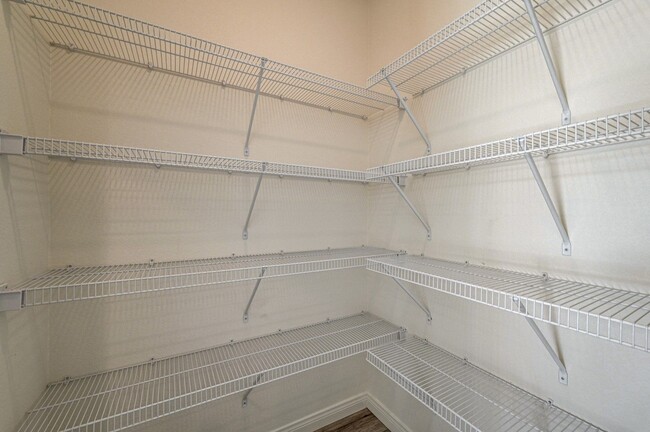 Building Photo - AMAZING 2 Story, 5 Bedroom Home in Gated community!