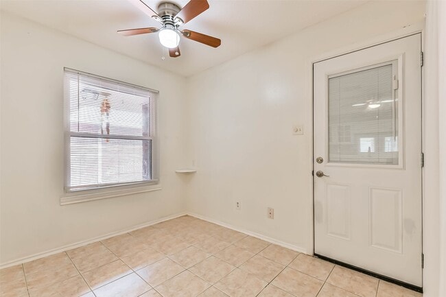 Building Photo - 3327 S Country Meadows Ln