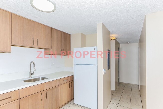 Building Photo - 2 bedroom, 1 bath unit with 1 parking stal...