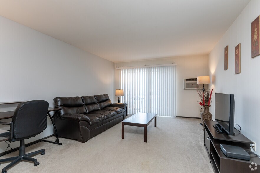 Garden Pool Apartments 10472 W Montana Ave West Allis WI 53227