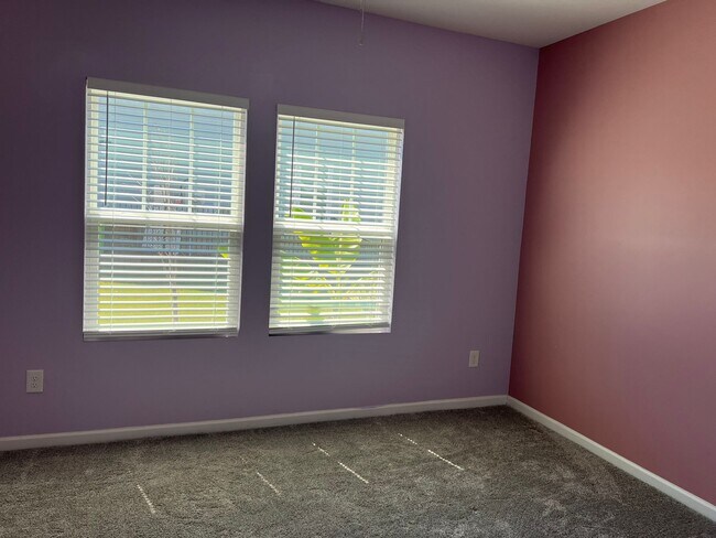 Building Photo - 501 Sage Oak Ln