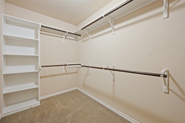 Building Photo - 20698 Oakhurst Meadows Dr