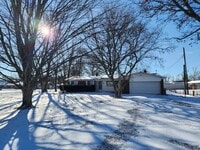Building Photo - 3 Bedroom Home on South Side