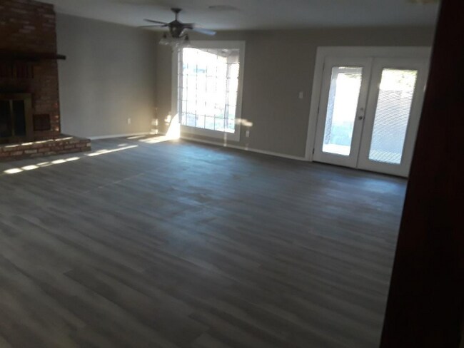 Building Photo - 4852 W Frier Dr