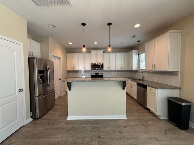 Building Photo - Stunning 4 Bed 2.5 Bath Raeford Home