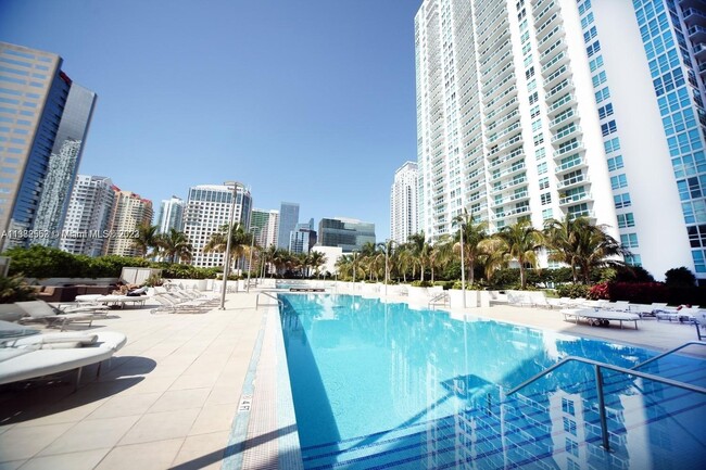 Building Photo - 950 Brickell Bay Dr