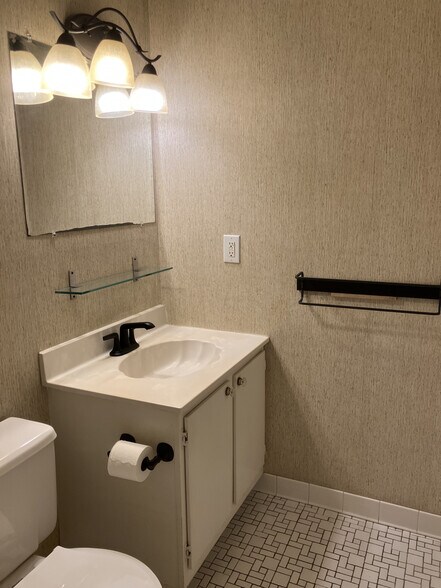 hall bath - 1714 Park Ave