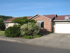 Building Photo - Newly Renovated 3 Bedroom, 2 Bath House in Sheridan