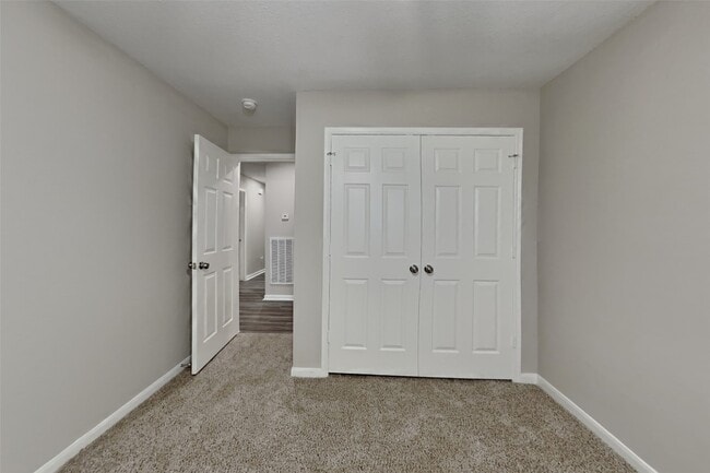 Building Photo - 18002 Golden Ridge Dr