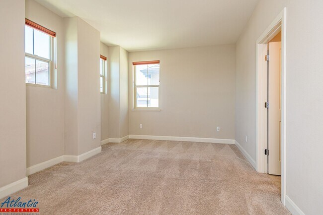 Building Photo - Gorgeous Home | Designer Materials | Desirable Location