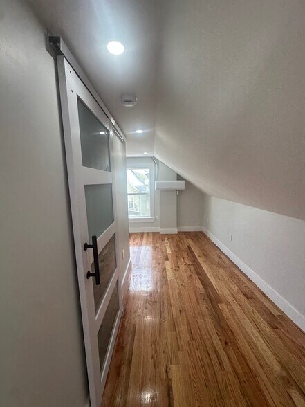 Building Photo - 4 Upham Ave