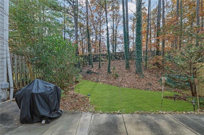 Building Photo - 7155 Roswell Rd