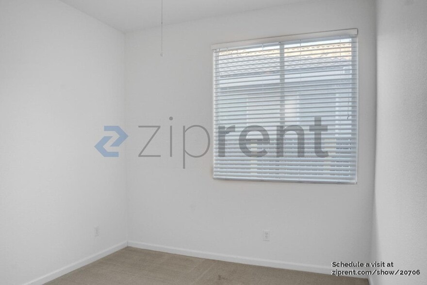 Building Photo - Unit