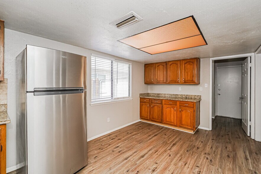 Building Photo - 4141 Yellowleaf Dr