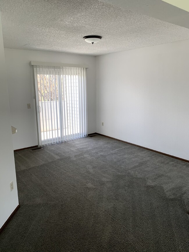 Building Photo - 2 Bdrm/2Bath with 2 Car Garage