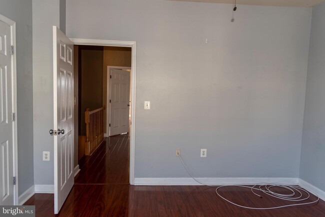 Building Photo - 42425 Goldenseal Square