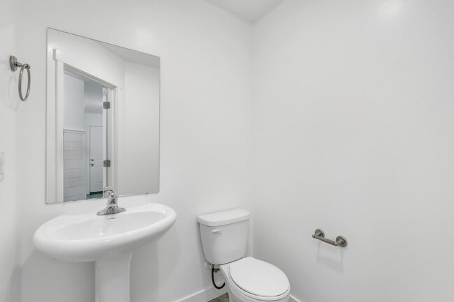 Building Photo - 1158 1740 W