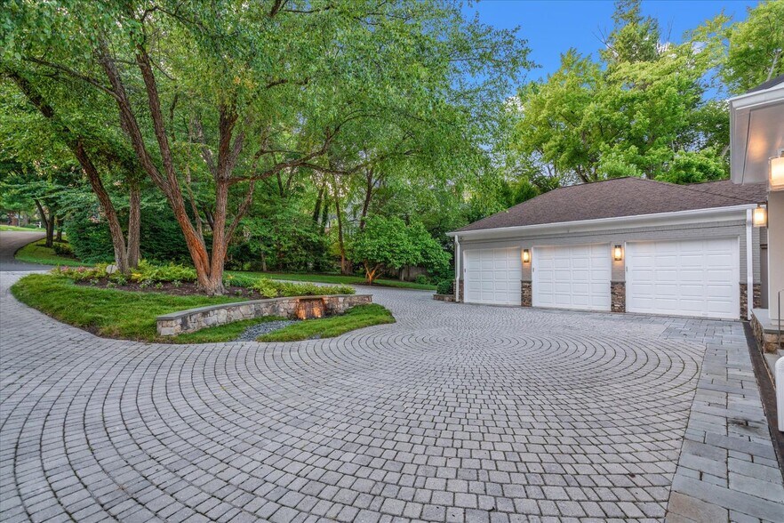 Building Photo - 1404 Coventry Ln
