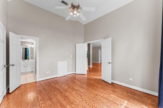 Building Photo - 9520 Chasewood Blvd
