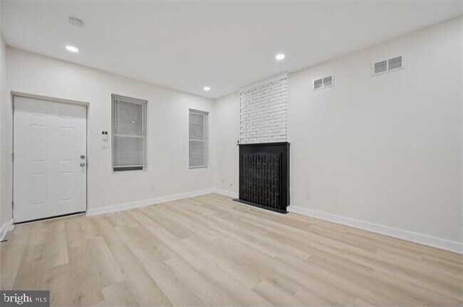 Building Photo - 1819 N Judson St