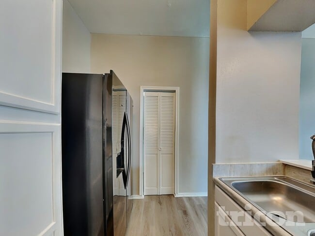 Building Photo - 10218 Basin Field Dr