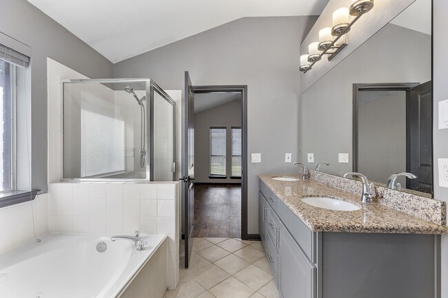 Building Photo - 20815 Whitevine Way
