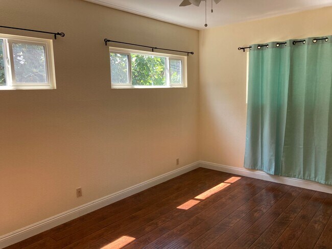 Building Photo - Santa Monica 3bd 2ba