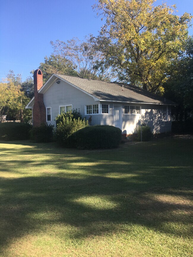 Building Photo - 108 Cannon Dr