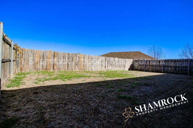 Building Photo - 10205 Lilac Ln