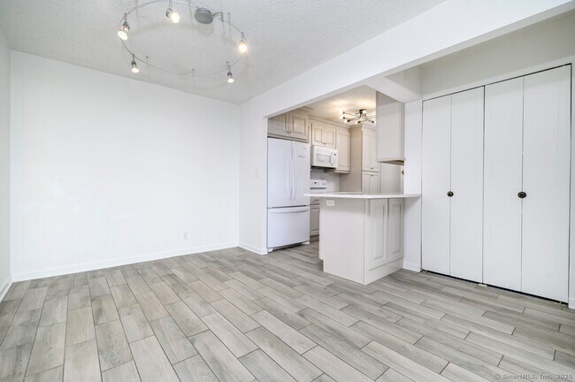 Building Photo - 1 Strawberry Hill Ave