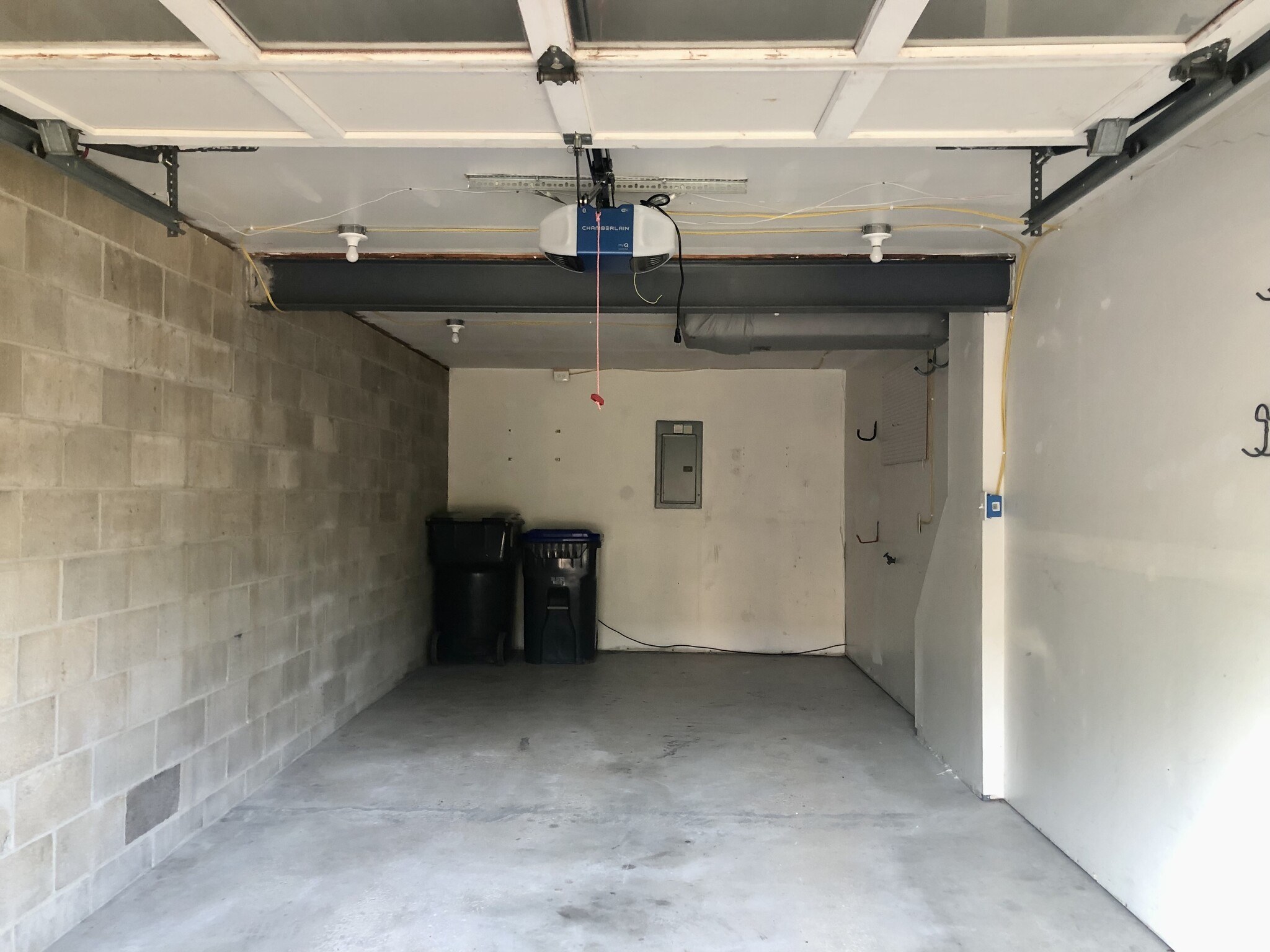 Building Photo - 604 Sunset Cir