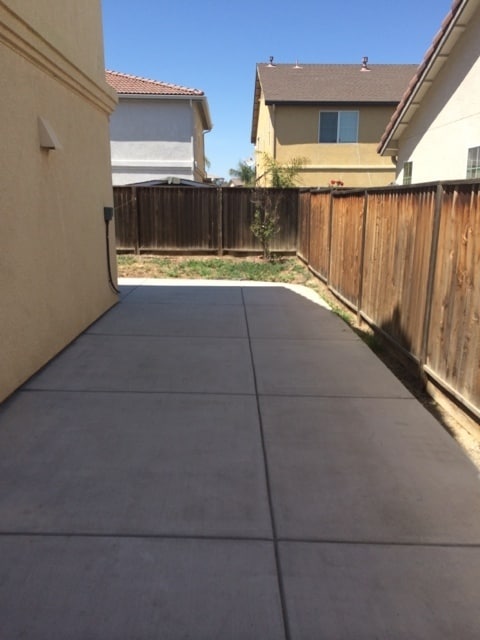 Building Photo - 2328 S Fallbrook Dr