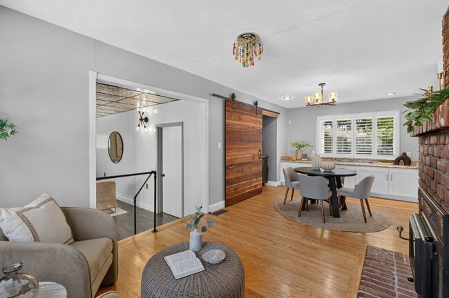 Building Photo - Spacious 4-Bed Oasis with 2 Full Baths