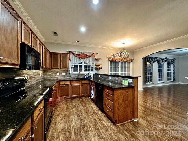 Building Photo - 1913 Thorn Crest Dr