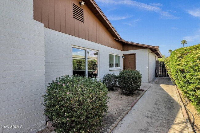 Building Photo - 4913 E Acoma Dr