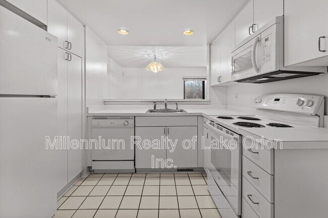 Building Photo - 5611 Drake Hollow Dr