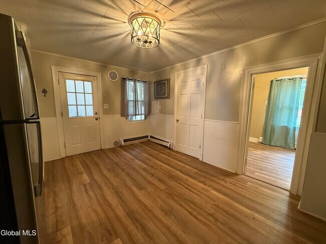 Building Photo - 403 2nd St